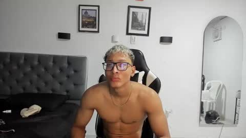 ethan_smitth1 online show from February 1, 2025, 9:08 pm