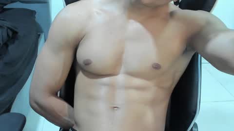 ethan_smitth1 online show from February 22, 2025, 5:12 am