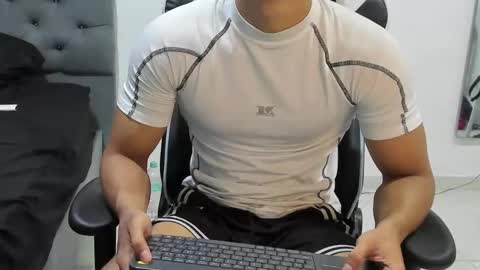 ethan_smitth1 online show from February 22, 2025, 8:42 pm