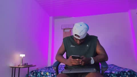 Snapshot of ethan_travis0 chatting on September 30, 2025, 5:40 pm ethan travis online show from September 30, 2025, 5:40 pm