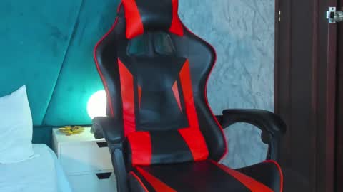 ethanlowell online show from February 1, 2025, 2:26 am