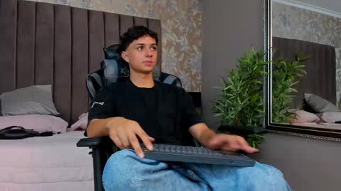 ethanlowell online show from September 11, 2025, 3:50 am