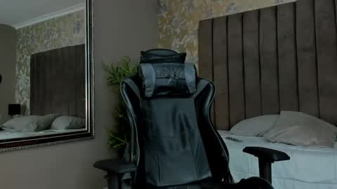 ethanlowell online show from September 27, 2025, 5:56 am