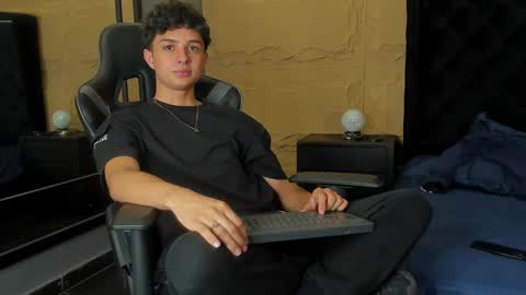 ethanlowell online show from October 27, 2025, 10:14 pm