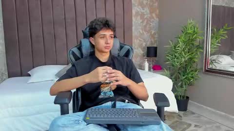 ethanlowell online show from October 30, 2025, 12:12 am