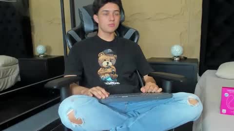 ethanlowell online show from November 27, 2025, 5:09 am