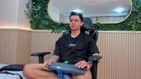 ethanlowell online show from December 23, 2025, 4:10 am