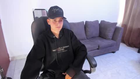 Ethan Boy online show from April 13, 2026, 9:42 pm
