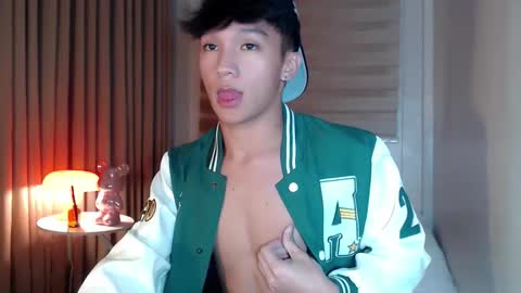 Rey online show from April 15, 2026, 2:24 pm