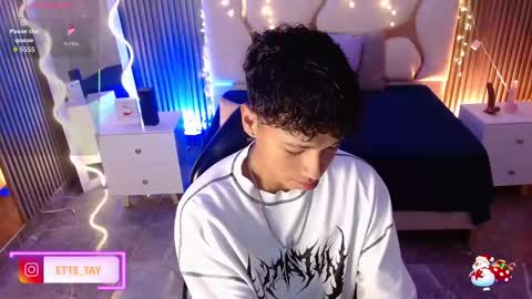 Snapshot of ette_tay chatting on December 22, 2025, 7:44 pm ette online show from December 22, 2025, 7:44 pm