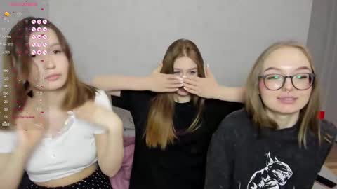 Veronica Tiia Lilith left to right online show from February 20, 2025, 1:57 am