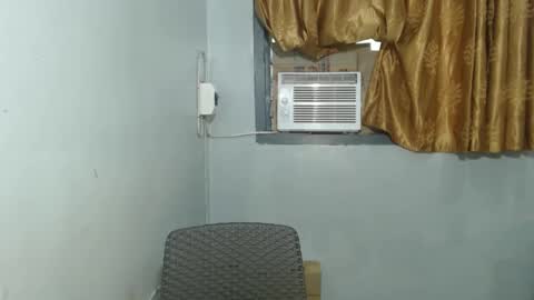 Snapshot of euniceariella21 chatting on January 21, 2025, 5:05 am YELLA online show from January 21, 2025, 5:05 am