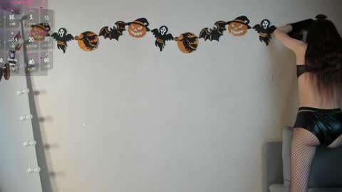 Molly online show from October 5, 2025, 9:56 pm