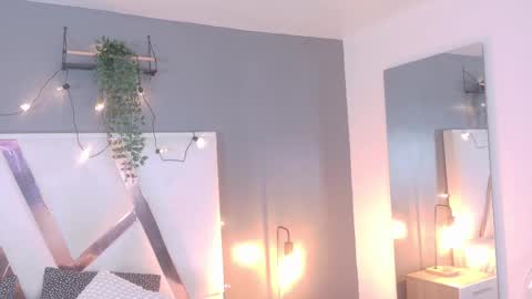 EVA DAEMON  online show from October 7, 2025, 11:51 am