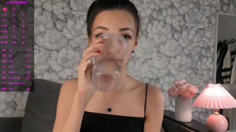 Eva online show from December 22, 2024, 7:52 pm