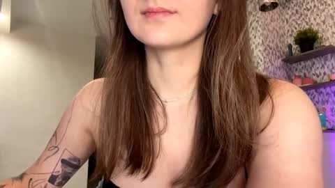 Eva  online show from October 20, 2025, 9:37 pm