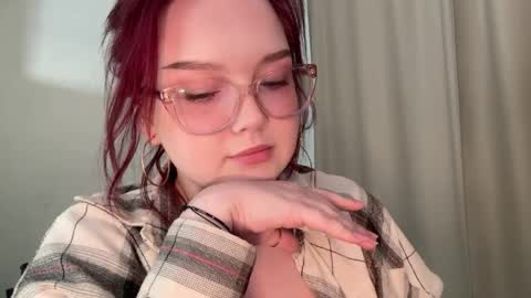 eva_kittenn online show from April 3, 2026, 1:42 pm