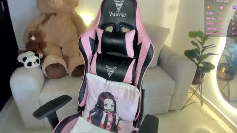 Eva   online show from March 11, 2025, 11:04 pm