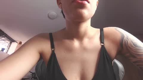 Eva cute online show from June 1, 2026, 12:51 pm