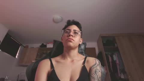 Eva cute online show from June 4, 2026, 12:33 pm