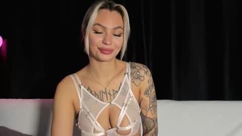 Snapshot of eva_re chatting on November 25, 2025, 6:13 am Eva online show from November 25, 2025, 6:13 am