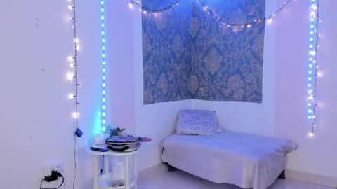 Eva  online show from April 11, 2026, 10:19 am