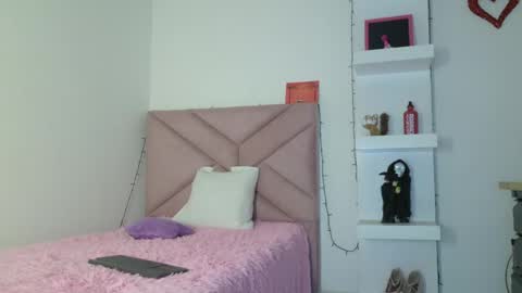 Eva Sin online show from May 3, 2026, 11:33 pm