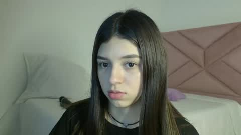 Eva Sin online show from May 15, 2026, 11:45 pm