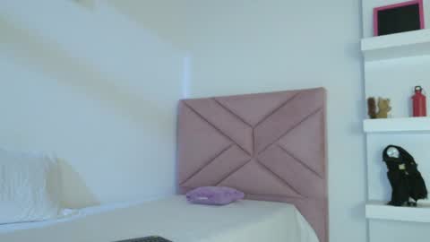 Eva Sin online show from May 18, 2026, 12:18 am