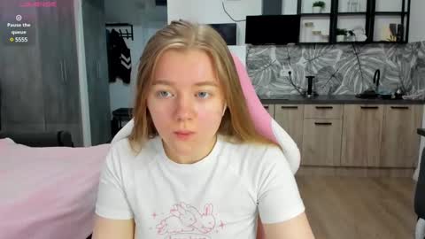 Snapshot of eva_tomiok chatting on December 22, 2024, 5:23 am Eva online show from December 22, 2024, 5:23 am