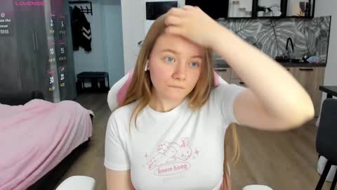 Snapshot of eva_tomiok chatting on December 22, 2024, 8:27 am Eva online show from December 22, 2024, 8:27 am