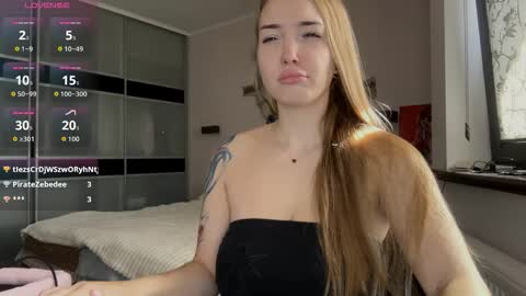 evacarter1 online show from October 4, 2025, 8:34 am