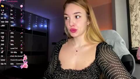 evacarter1 online show from November 11, 2025, 10:04 am