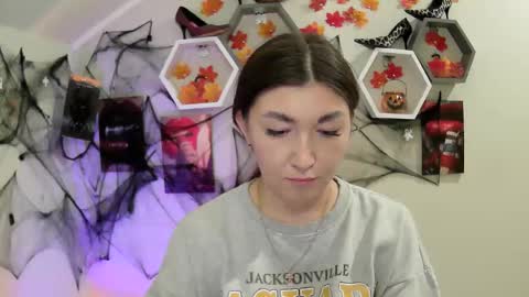 Snapshot of evachaturbatte chatting on October 22, 2025, 11:10 am Evachaturbatte online show from October 22, 2025, 11:10 am