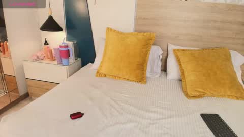 Evadne online show from September 28, 2025, 6:35 pm