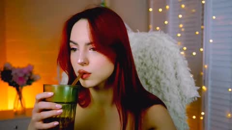 Eva  online show from December 4, 2025, 5:54 pm