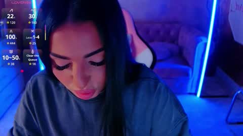 Snapshot of evanew_ chatting on October 23, 2025, 4:06 pm Eva online show from October 23, 2025, 4:06 pm