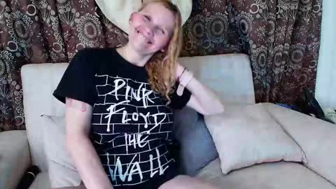 Snapshot of evangelyne_rose chatting on November 27, 2025, 8:22 pm Evangelyne online show from November 27, 2025, 8:22 pm