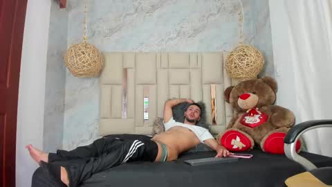 evanmarttin online show from December 15, 2024, 6:37 pm