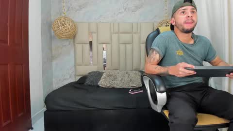 evanmarttin online show from December 20, 2024, 6:24 pm