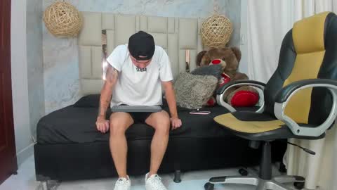 evanmarttin online show from December 22, 2024, 9:09 pm
