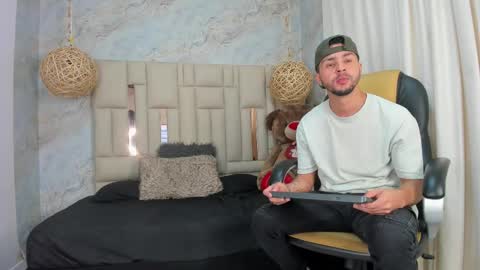 evanmarttin online show from December 24, 2024, 10:39 pm