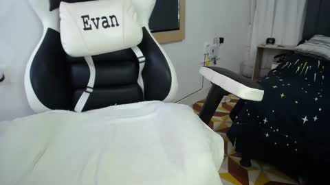 Evan online show from December 9, 2024, 11:36 am