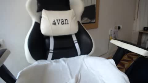 Evan online show from January 12, 2025, 8:25 pm