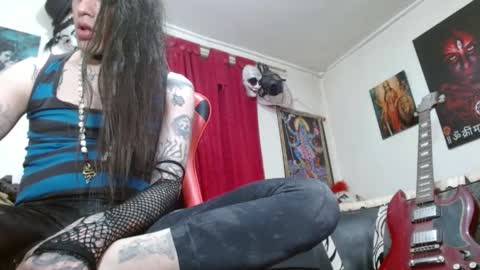 evans_xy online show from May 6, 2026, 11:32 pm