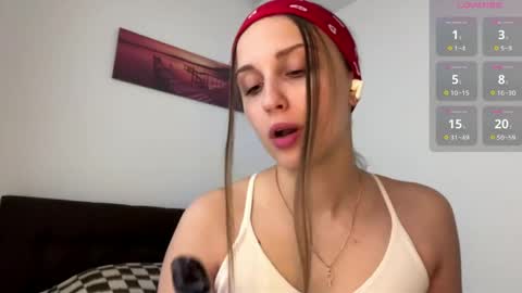 Snapshot of evarenard_ chatting on April 28, 2026, 5:18 pm evarenard_ online show from April 28, 2026, 5:18 pm