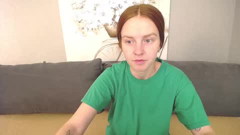 Snapshot of evarey_ chatting on September 15, 2025, 4:12 am Adelina online show from September 15, 2025, 4:12 am