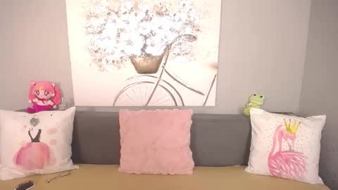 Snapshot of evarey_ chatting on November 8, 2025, 5:29 am Adelina online show from November 8, 2025, 5:29 am