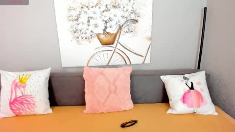 Snapshot of evarey_ chatting on November 12, 2025, 5:30 am Adelina online show from November 12, 2025, 5:30 am