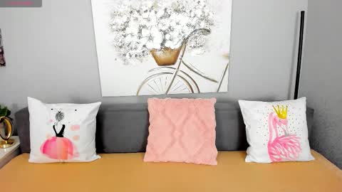 Snapshot of evarey_ chatting on November 20, 2025, 5:29 am Adelina online show from November 20, 2025, 5:29 am